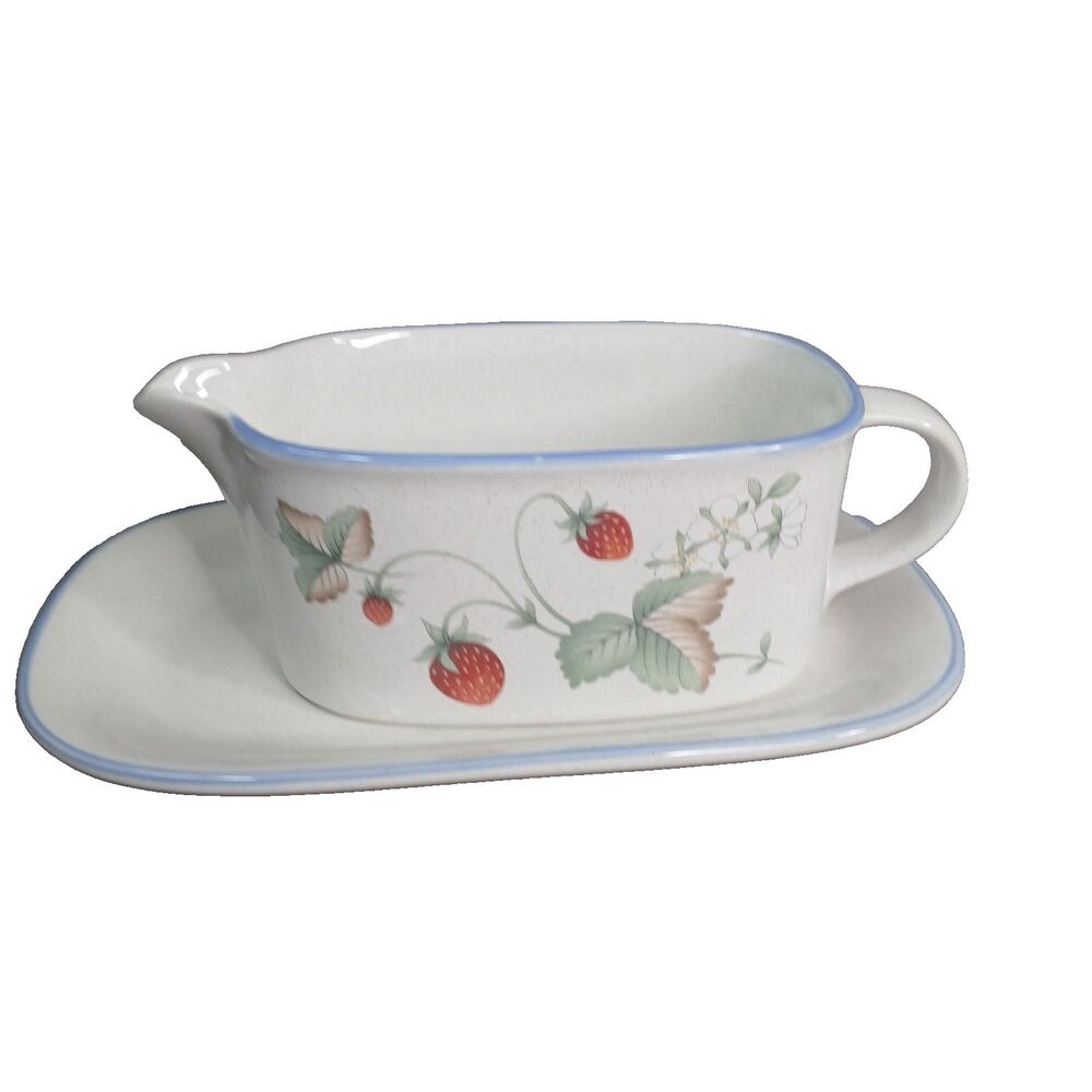 Savoir Vivre Luscious Gravy Boat with Underplate Vintage